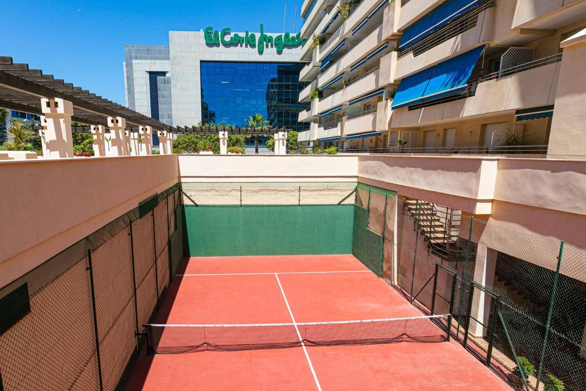 Apartamento Puerto Banus, Marina Banus, 2br, 2bth, Pool, Parking, Marbella, 1j