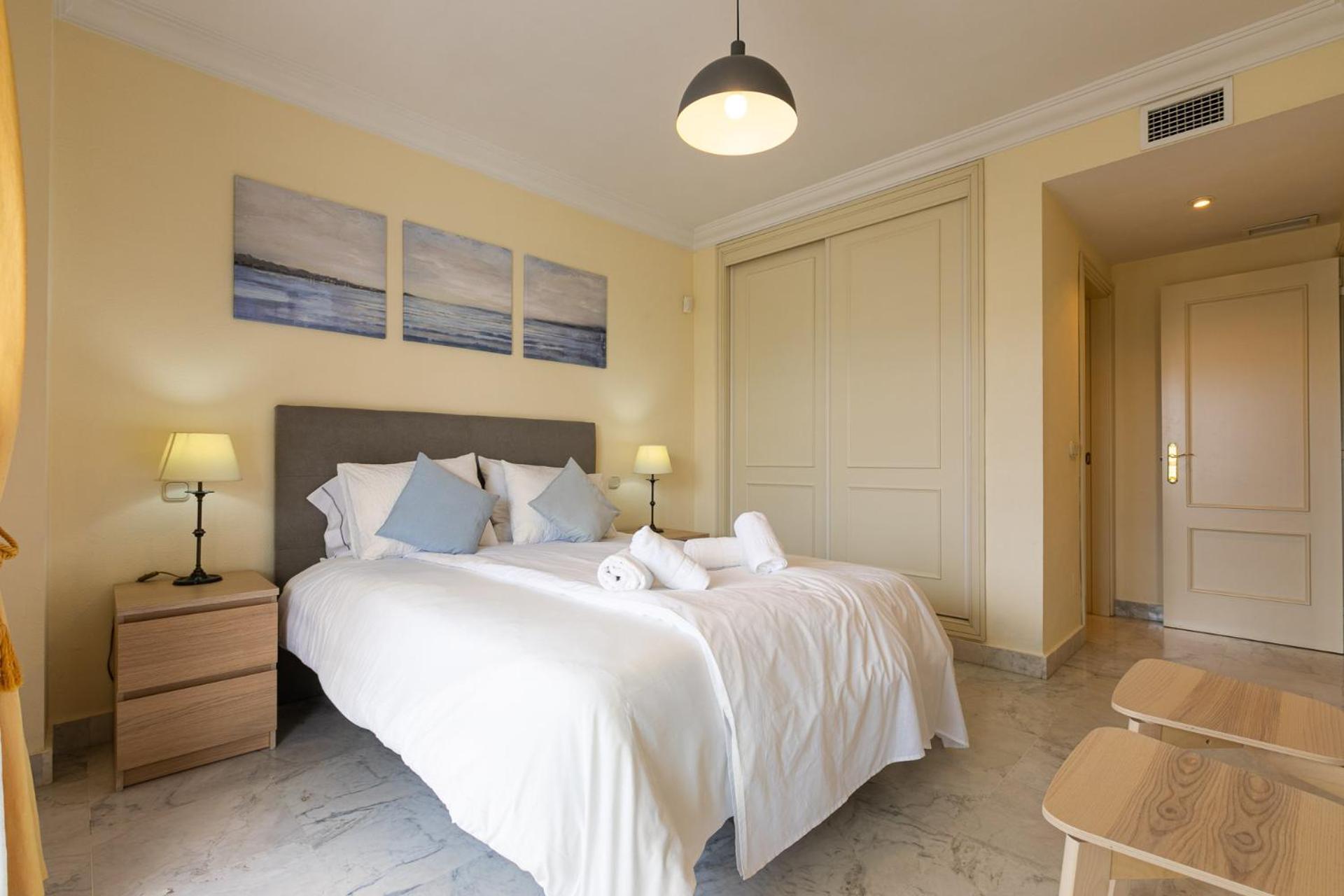 Puerto Banus, Marina Banus, 2br, 2bth, Pool, Parking, Marbella, 1j Apartamento *